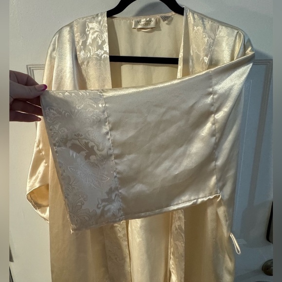 Vtg Victorias Secret Gold Label Cream Paisley Open Fit Robe One Size Kimono EUC - Picture 13 of 13